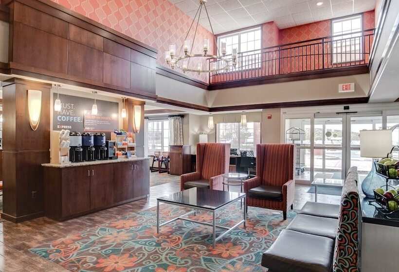 هتل Holiday Inn Express And Suites St. Cloud, An Ihg