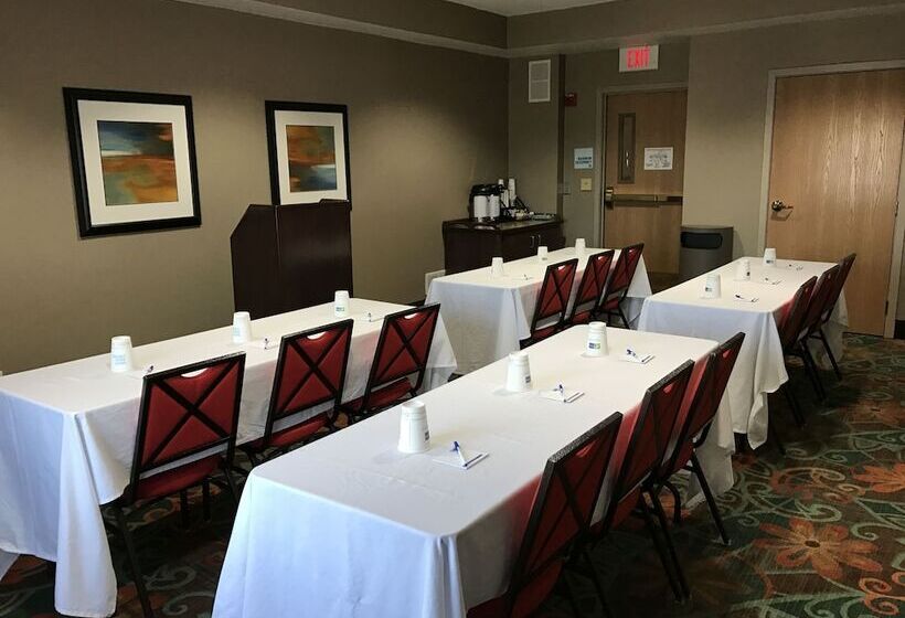 هتل Holiday Inn Express And Suites St. Cloud, An Ihg