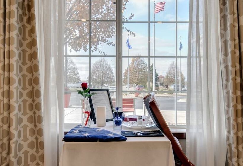 هتل Holiday Inn Express And Suites St. Cloud, An Ihg