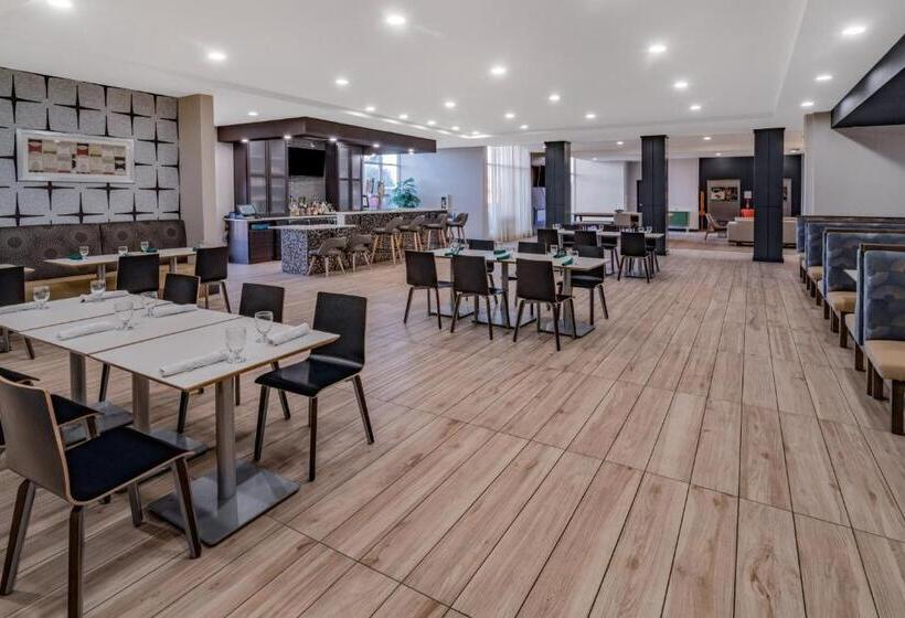 هتل Holiday Inn Southaven Central   Memphis, An Ihg