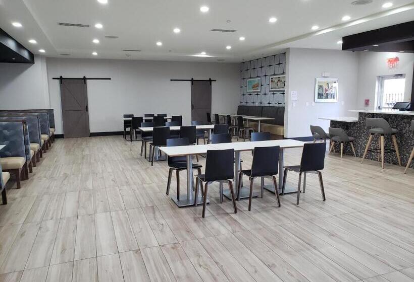 هتل Holiday Inn Southaven Central   Memphis, An Ihg
