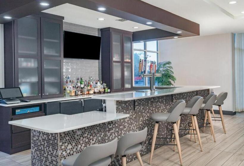هتل Holiday Inn Southaven Central   Memphis, An Ihg