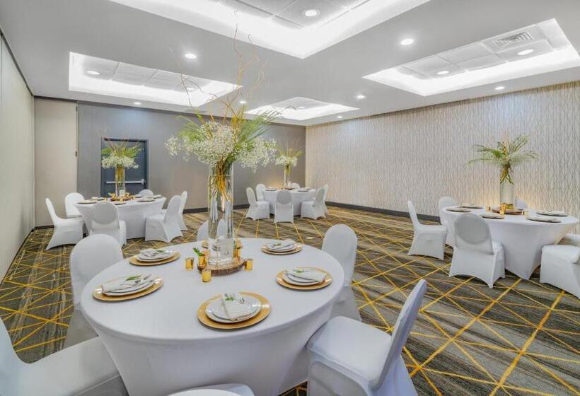 هتل Holiday Inn Southaven Central   Memphis, An Ihg