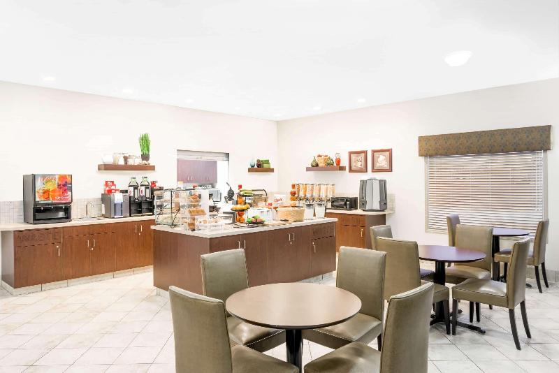 فندق Ramada By Wyndham Olds