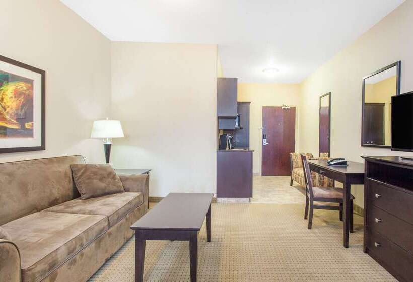 Отель Ramada By Wyndham Pincher Creek