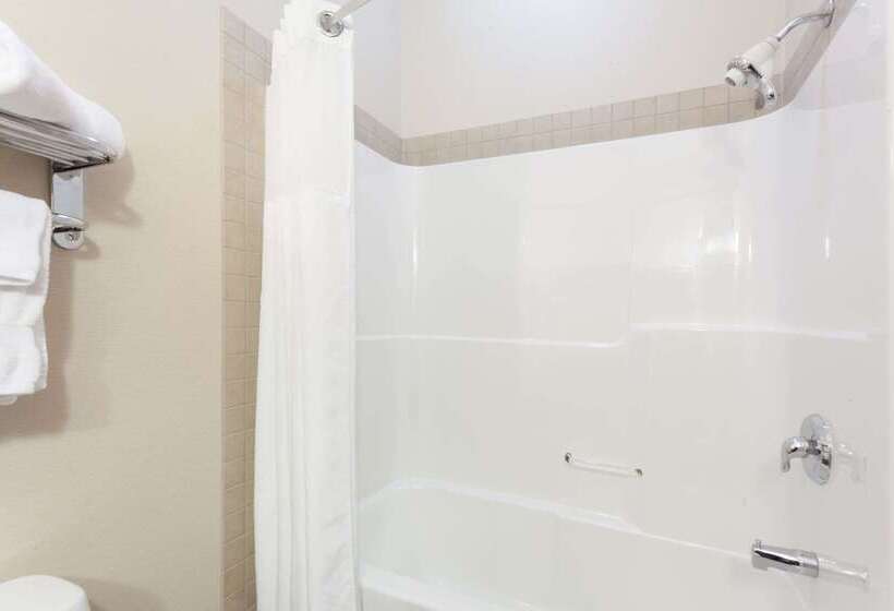 Отель Ramada By Wyndham Westlock