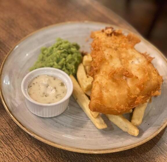 هتل The Fountain Inn & Riverside Restaurant