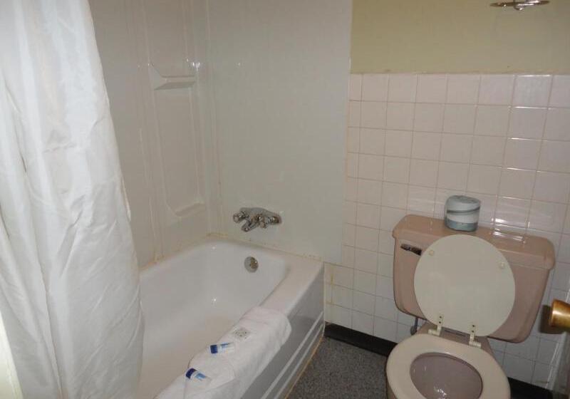 בית מלון כפרי Thriftlodge By Wyndham Regina North