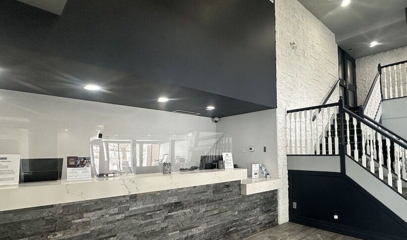 فندق Travelodge By Wyndham Barrie