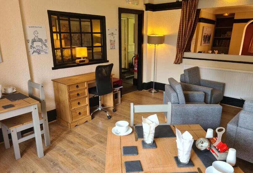 Fotos del hotel Tudor Lodge:  8