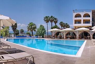 Silver Bay Hotel & Bungalows