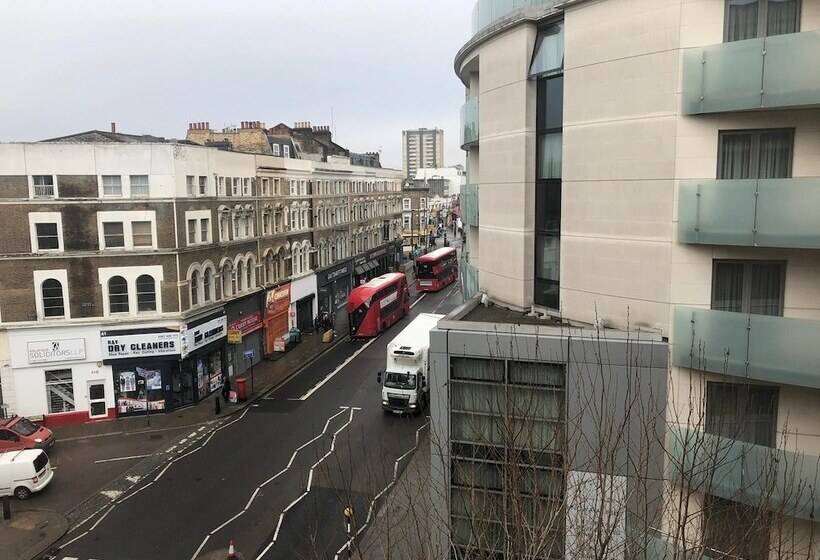 Fotos del hotel The New London Carlton Hotel & Service Apartments:  3