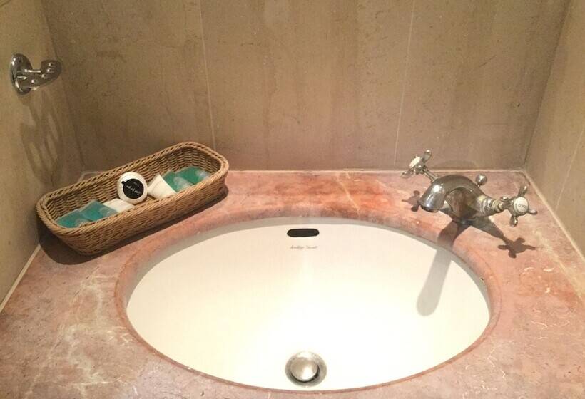 Fotos del hotel The New London Carlton Hotel & Service Apartments:  4