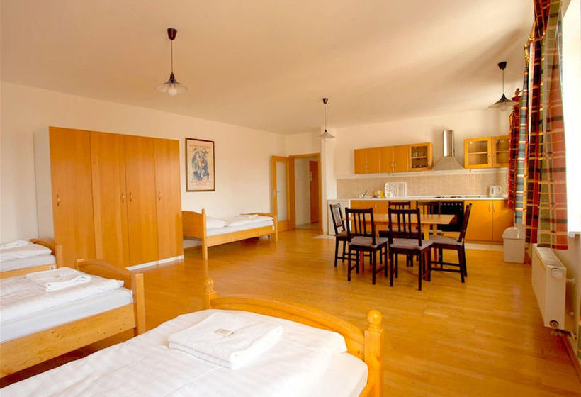 Travellers Hostel Dlouha