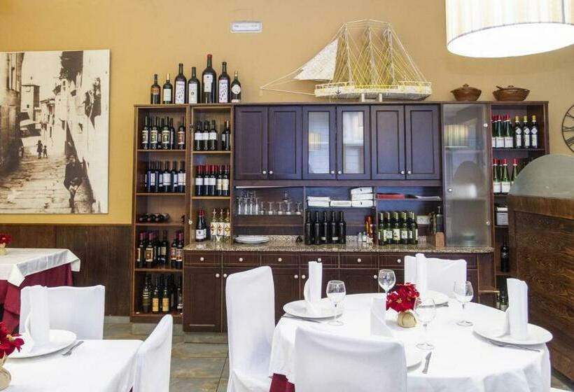 پانسیون Hostal Restaurante Alarico