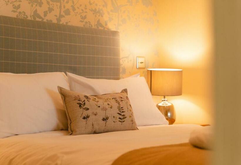 هاستل Fox And Hounds Llancarfan
