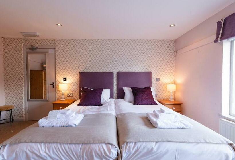 هاستل Fox And Hounds Llancarfan
