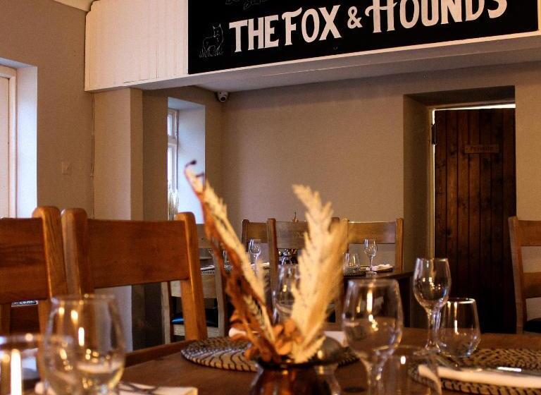 هاستل Fox And Hounds Llancarfan