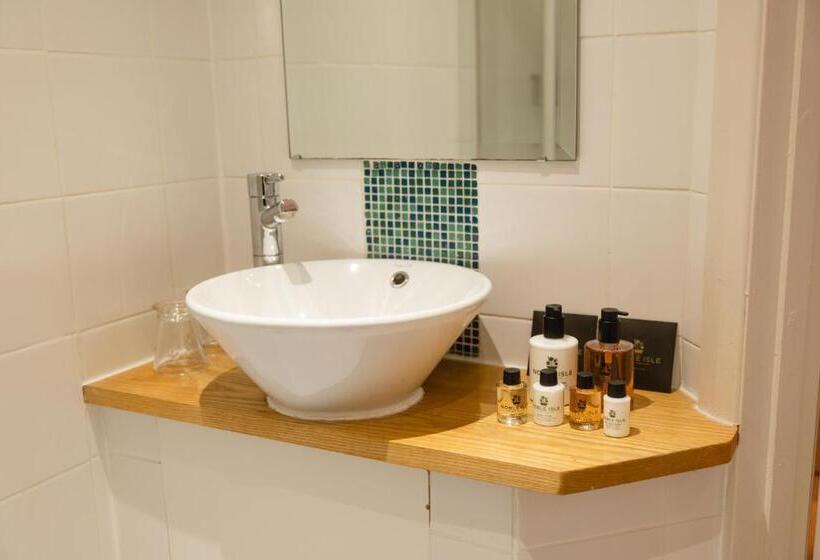 هاستل Fox And Hounds Llancarfan