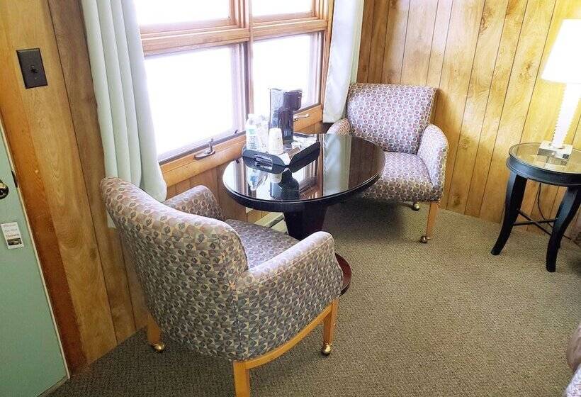 White Mountain Motel And Cottages