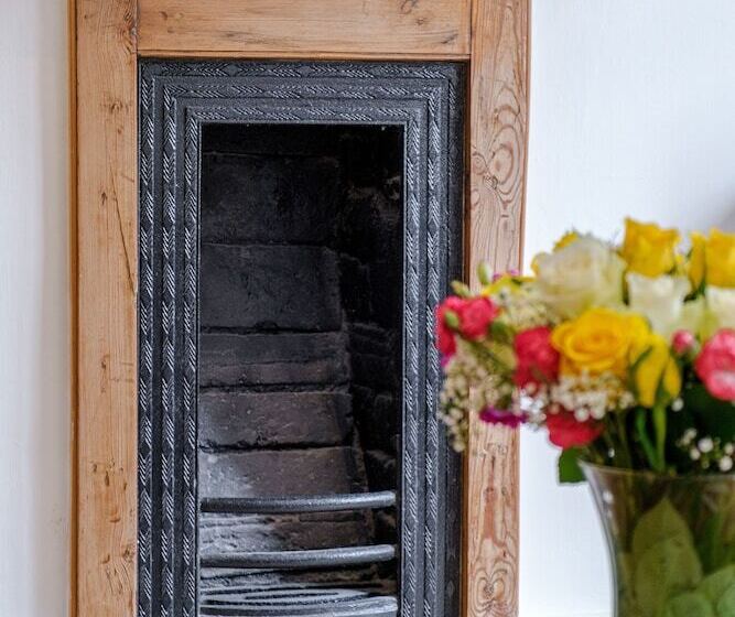 تختخواب و صبحانه White Hart Inn