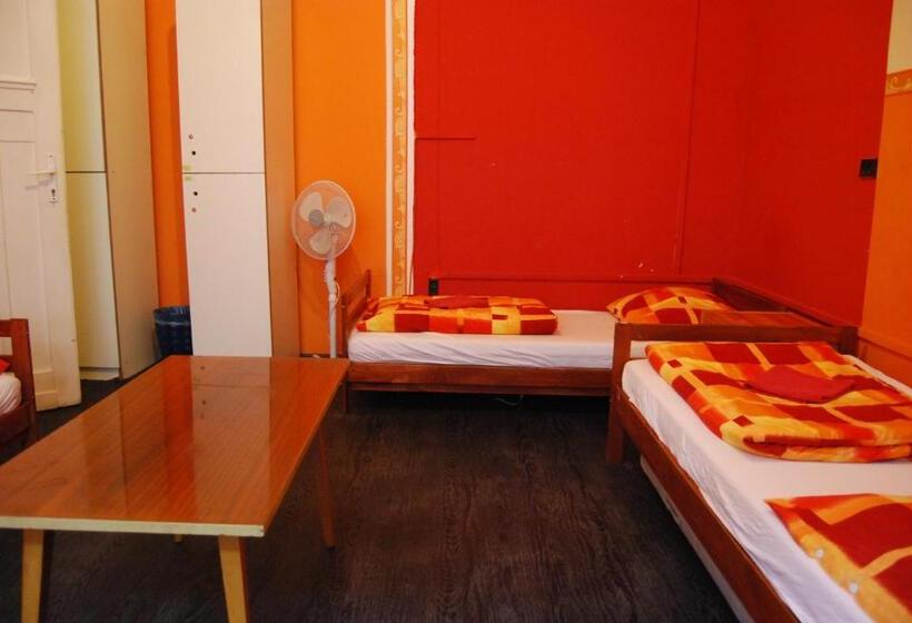 Boomerang Hostel