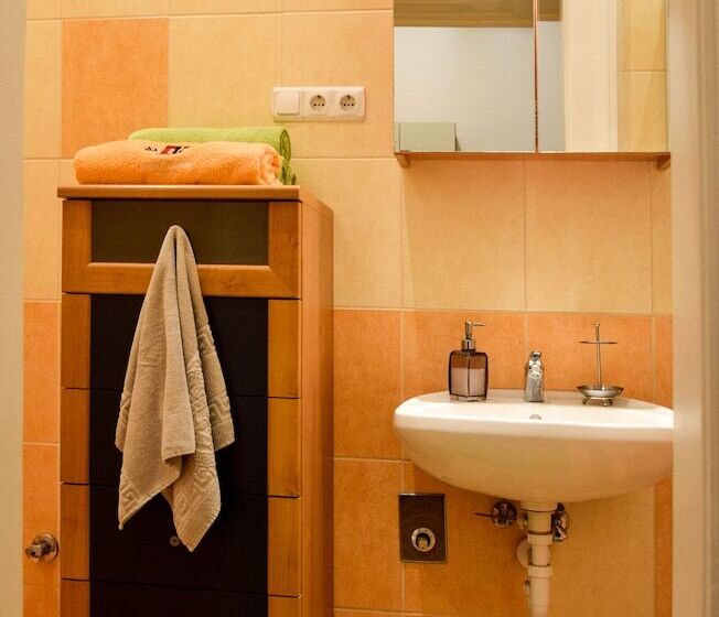 Friends Hostel & Apartments