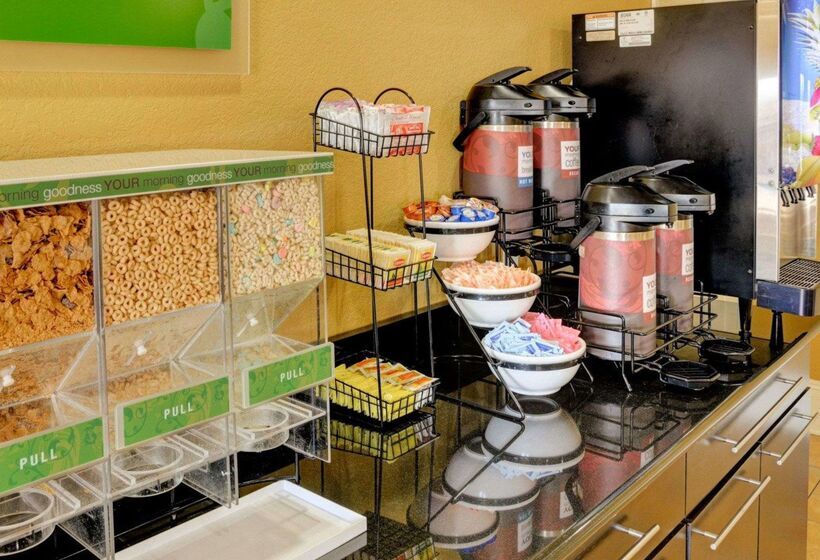 هتل Comfort Inn & Suites Fort Smith I540