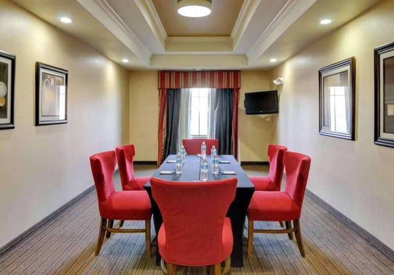 هتل Comfort Inn & Suites Fort Smith I540