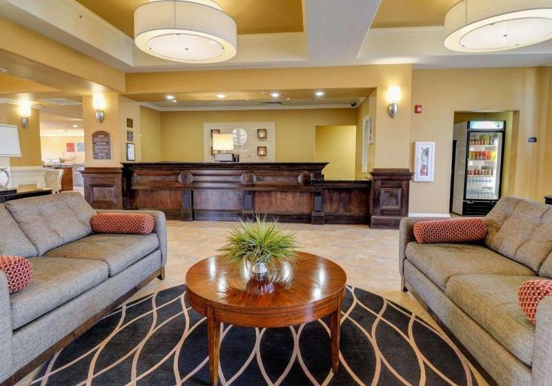 هتل Comfort Inn & Suites Fort Smith I540