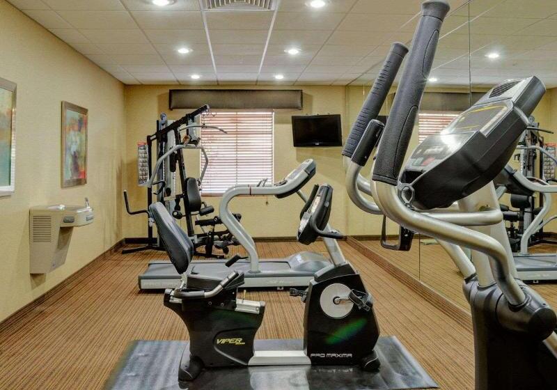 هتل Comfort Inn & Suites Fort Smith I540