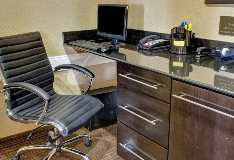 هتل Comfort Inn & Suites Fort Smith I540