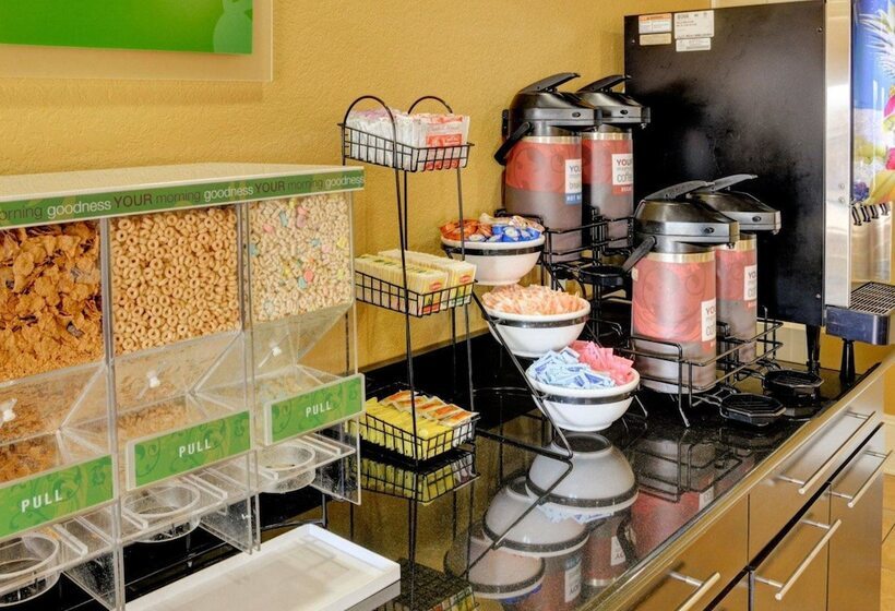 هتل Comfort Inn & Suites Fort Smith I540