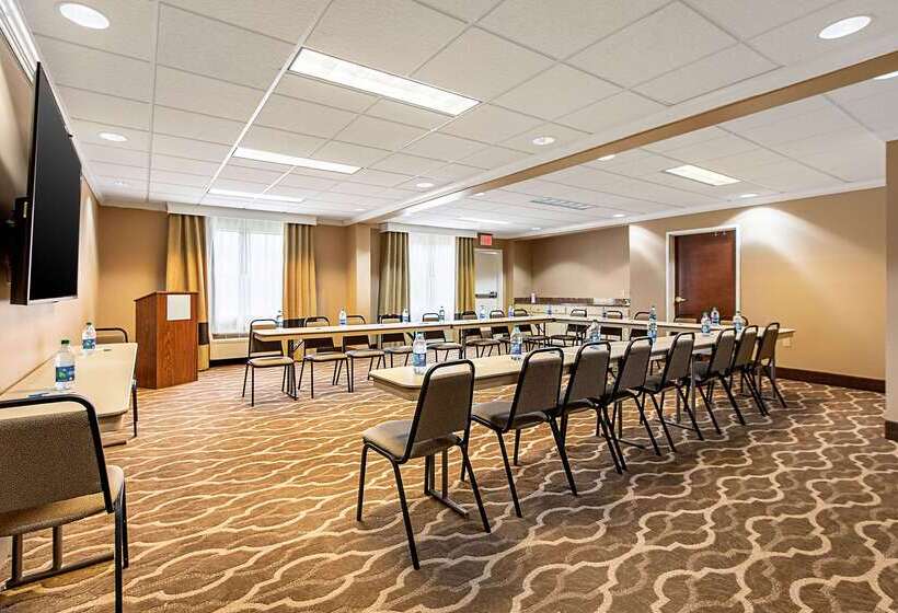 فندق Comfort Inn & Suites Pine Bluff