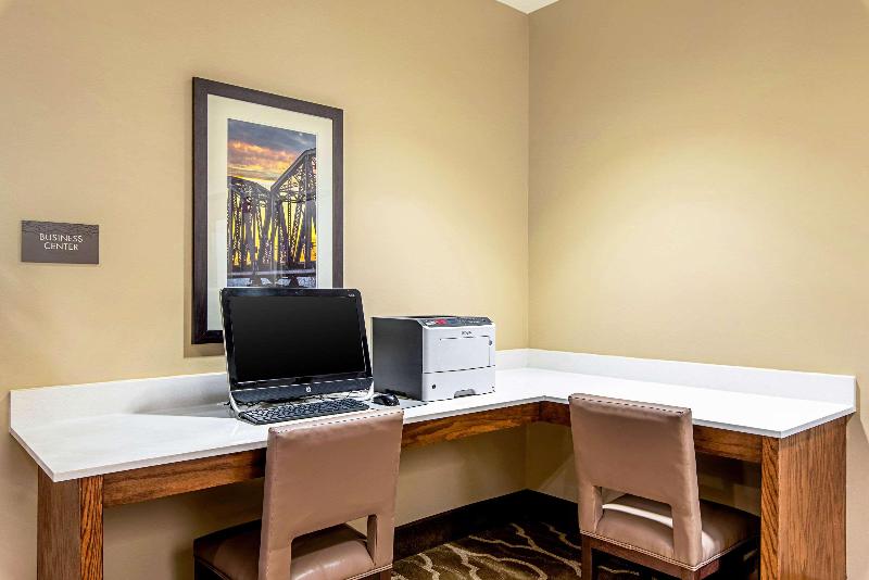 فندق Comfort Inn & Suites Pine Bluff