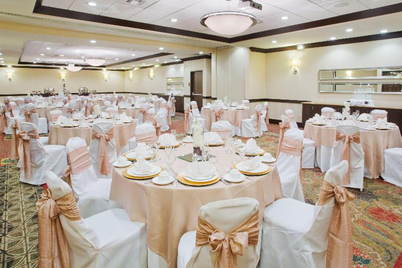 هتل Crowne Plaza Anchorage Midtown, An Ihg