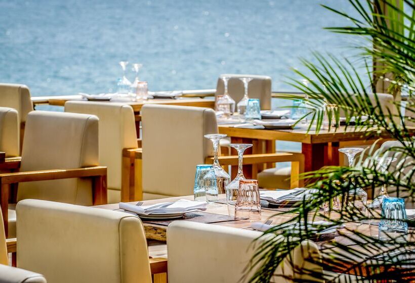 Elmi Beach Hotel & Suites