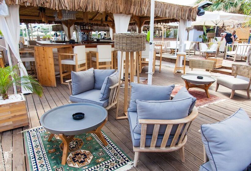 Elmi Beach Hotel & Suites