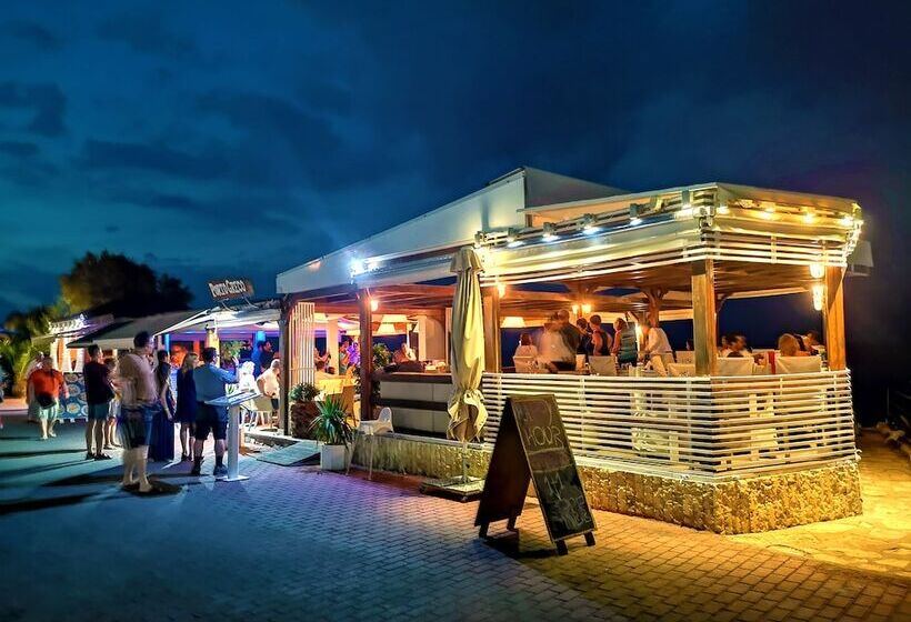 Elmi Beach Hotel & Suites
