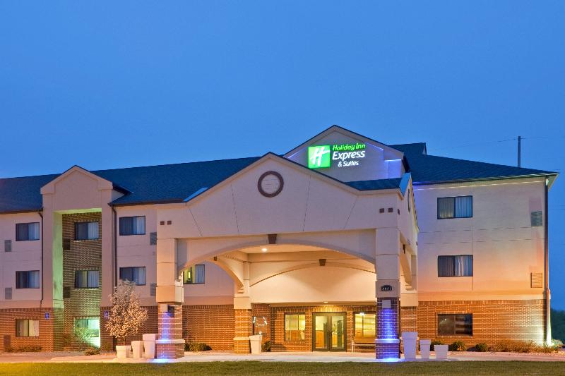 هتل Holiday Inn Express  & Suites Lincoln South