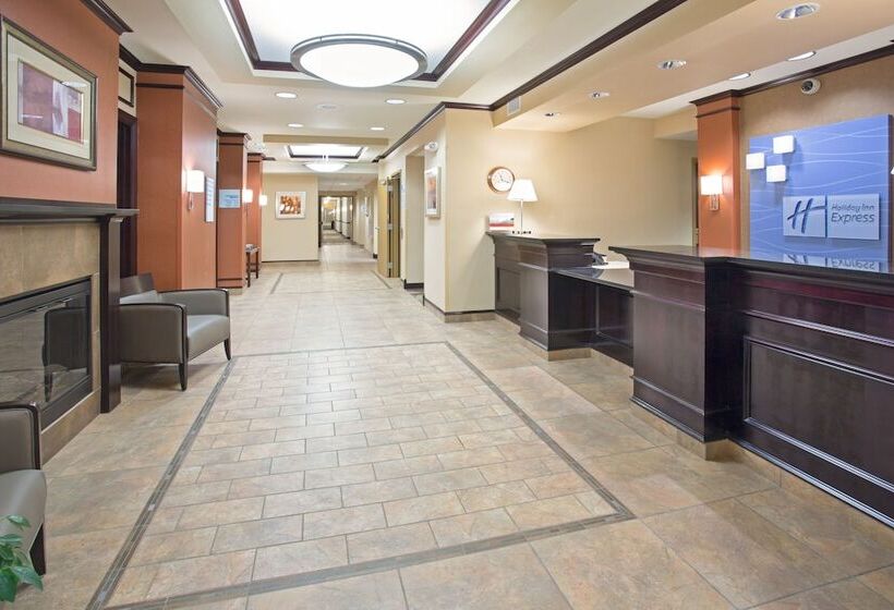 Holiday Inn Express Hotel & Suites Minot South, An Ihg
