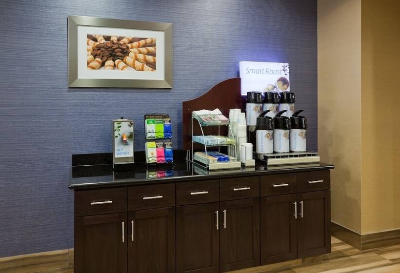 Holiday Inn Express Hotel & Suites Minot South, An Ihg