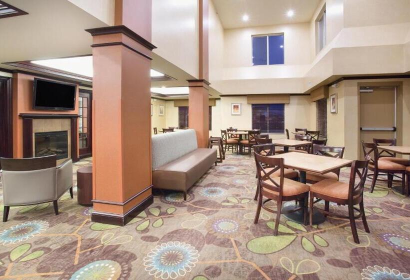 هتل Holiday Inn Express  & Suites Minot South