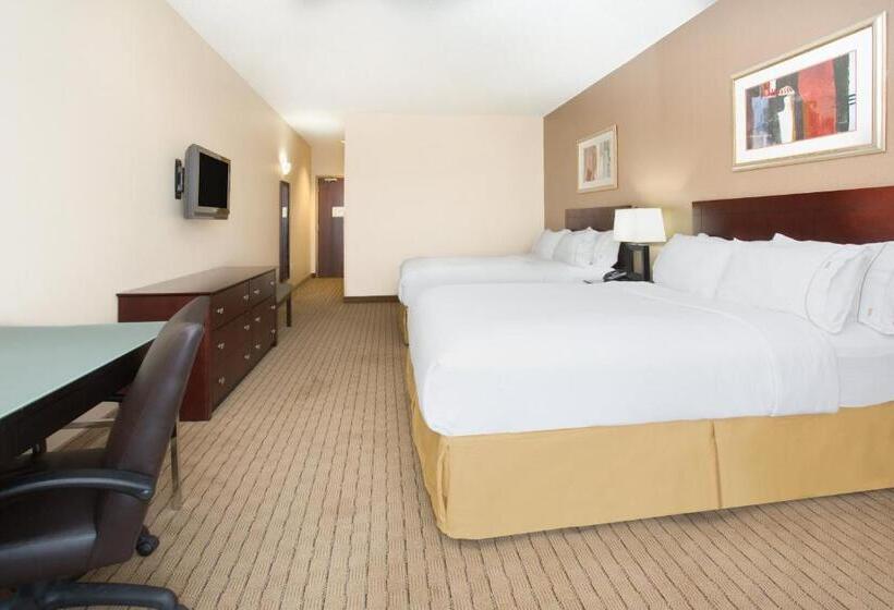 هتل Holiday Inn Express  & Suites Minot South