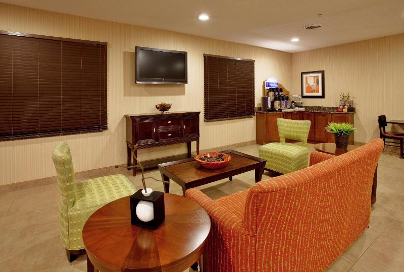 هتل Holiday Inn Express  And Suites Lincoln Airport