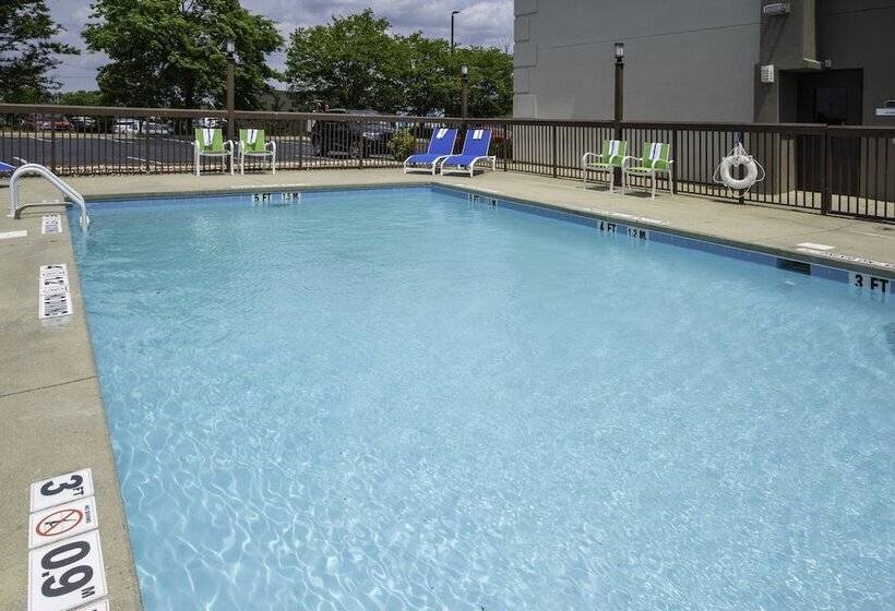 هتل Holiday Inn Express Clayton Southeast Raleigh, An Ihg