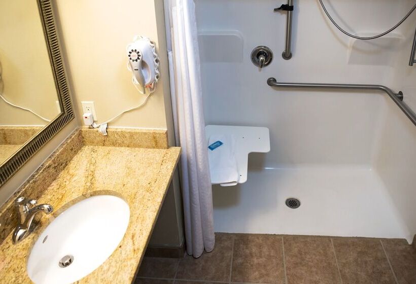 هتل Holiday Inn Express Devils Lake, An Ihg