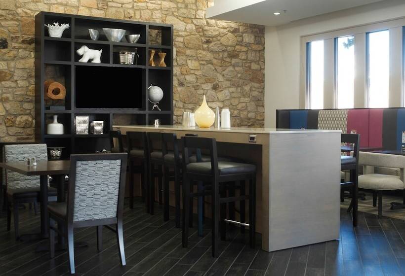 هتل Holiday Inn Express Hickory   Hickory Mart, An Ihg