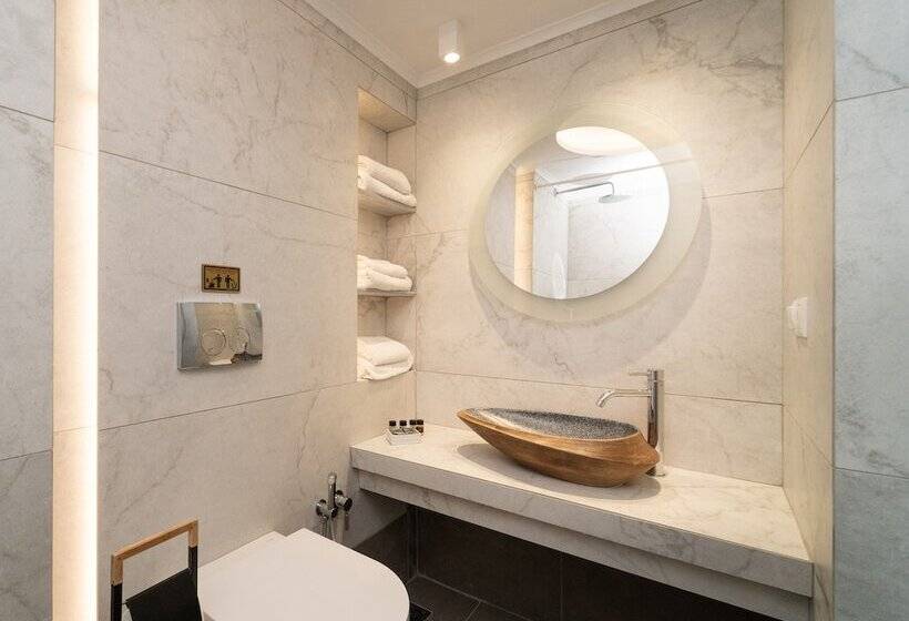 בית מלון כפרי Karalis City