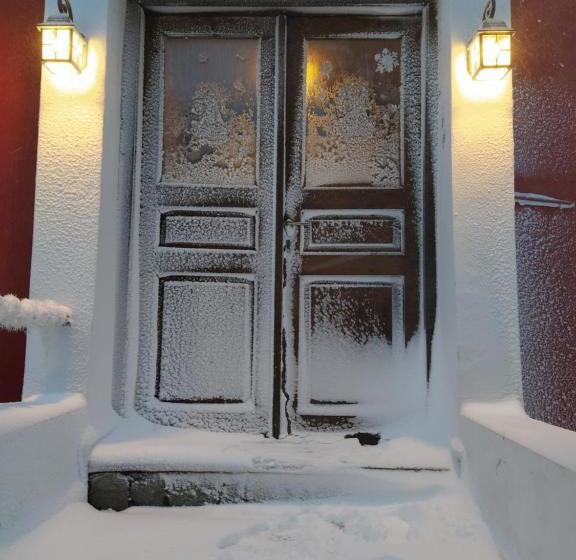 Отель Karavos